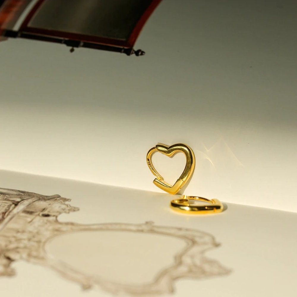 *NEW Gold/925 Sterling Silver Heart Hoop Earrings - Picture 3 of 9